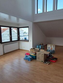 Hochwertige 2-Zimmer-Wohnung // Modernes tageslicht Bad // Einbauküche // - Mühlheim (Main)