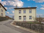 Teilsaniertes Bauernhaus mit großer Scheune und Garage in Silwingen - Merzig