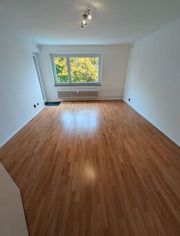 Gepflegte 3-Zimmer-Wohnung mit Balkon & neuer 3-fach-Verglasung – hell, modern und ideal geschnitten - Lübeck