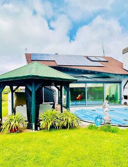 „Architektenhaus mit Wintergarten, Pool und nachhaltiger Energietechnik“ - Lauben (Landkreis Unterallgäu)