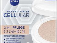 Nivea Foundation CELLULAR Expert Finish 3in1 Pflege Cushion, LSF 15, spendet Feuchtigkeit, ebenmäßigere Haut, mindert Fältchen.