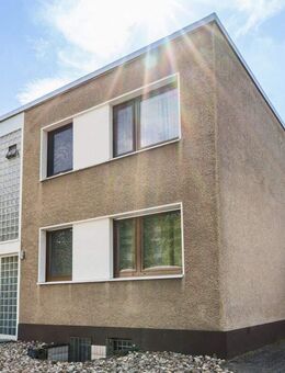 Zweifamilienhaus || großes Gestaltungspotenzial || 3 Garagen - Köln