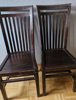 Stühle aus dunklem Holz - Rosenheim Zentrum