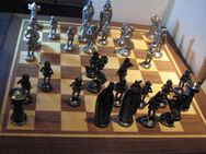Schach Zinnfiguren Germanen gegen das Mittelalter  mit Brett - Spraitbach