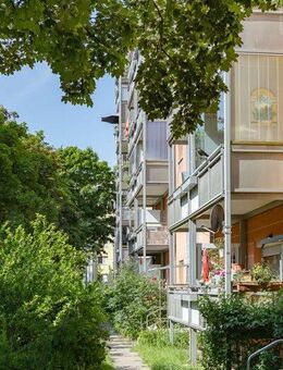 3-Zimmerwohnung mit Balkon, Bad mit begehbarer Badewanne, Aufzug! - Dresden