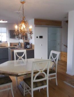 Schönes Walmdach-Doppelhaus mit großem Doppelcarport Top-Lage - Gilching