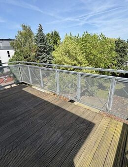 ATLAS IMMOBILIEN: Traumhafter Altbau mit wunderschönem Garten, Parkett und großer Balkonanlage - Weimar