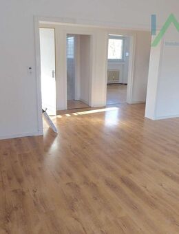 Vermietetes 4 Parteienhaus mit Garten und Garagen in guter Lage - Hachenburg