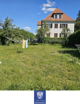 Wohlfühlwohnung unterm Dach! Wohnküche ... Tageslichtbad mit Wanne und Dusche! - Riesa