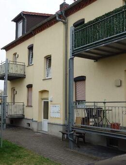 frisch renoviert, neuer Bodenbelag, Tgl.bad., hell, gutes Mieterklientel - Krostitz