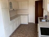 Gemütliche 2-Zimmer-Wohnung im Dachgeschoss - Bad m. Wanne - Einbauküche vorhanden - Pegau