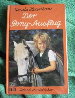 Sehr schönes Kinderbuch in Schreibschrift „Der Pony-Ausflug“ von Ursula Hourihane, PEB Verlag, 1. Auflage aus 1987, 46 Seiten, ISBN: 3536017886, zum Schutz für weiteren Gebrauch schon eingebunden, sehr guter Zustand, 4,- € - Unterleinleiter