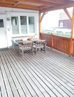 Große Etagenwohnung mit eigenem Eingang, Kaminofen, EBK, Dachterrasse und kleinem Garten in der Innenstadt - Northeim