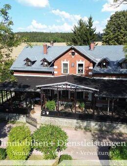 (A1478) einst Bahnhofswirtschaft nun ein charmant umgebautes Wohngebäude in grüner Umgebung - Gefell (Thüringen)