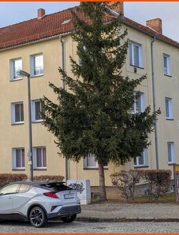 Gemütliche 2-Raum-Wohnung in ruhiger, grüner Lage! Neuer Bodenbelag! Küche und Bad mit Fenster! - Gera