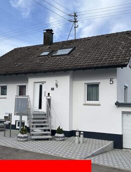 NEUER PREIS ! - Einfamilienhaus mit Garage und großem Doppelcarport in Königsheim - Königsheim