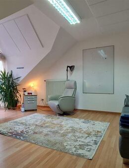 Helle 4-Zimmer-Dachgeschosswohnung mit 3 Balkonen, Aufzug & Stellplatz in Gaggenau-Hörden - Gaggenau