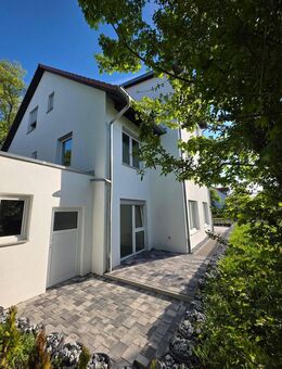 Platz für die ganze Familie- rechte Doppelhaushälfte mit Gartenteil und Garage - bezugsfertig! - Crailsheim