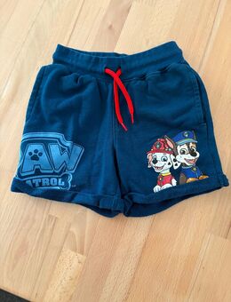 2 kurze Jungen Stoff Hosen der Marke Paw Patrol und Kiki&Koko, Größe 104 - Wadgassen