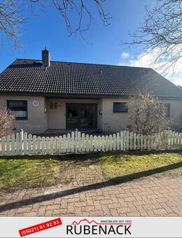Charmantes Ein- oder Zweifamilienhaus mit großzügigem Garten und Garage in Erichshagen - Nienburg (Weser)