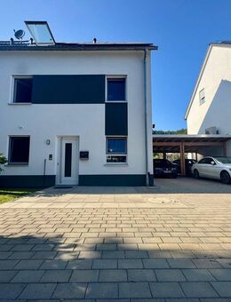 Modernes Einfamilienhaus mit 5 Zimmern, Terrasse, Carport und Ankleideraum in Aichtal - Aichtal