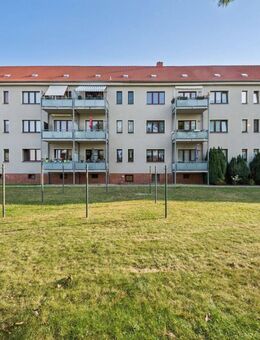 Baudenkmal: MFH saniert -15 Wohneinheiten, PKW-Stellplätze auf großzügigem Grundstück in Magdeburg - Magdeburg