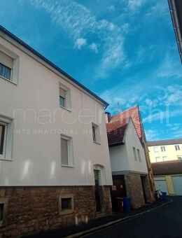 Rendite ca. 4,4 %! Mietpotential! Attraktives kleines Mehrfamilienhaus mit 3 Wohungen für "kleines" Geld. + Garage + Scheune in innerortslage von Hei - Würzburg