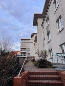 Helle und gepflegte 2 Zimmerwohnung mit Balkon und EBK im Herzen von Steglitz/ Lankwitz - Berlin