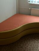 Sitzecke Schlafmatratze für Kinder zu verschenken in 18055