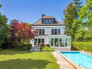 Großzügiges Familiendomizil mit Spa-Bereich, Traumgarten und Pool in Villenlage - Gräfelfing