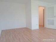 renovierte 1-Zi-Whg. im 2. OG mit Aufzug und Balkon in Hof/Saale - Hof