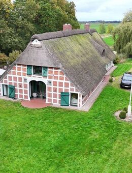 Reetdachanwesen mit weitläufigem Grundstück, Pferdestall und Teich - Engelschoff