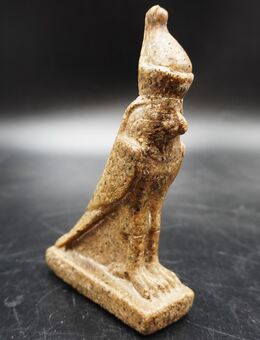 kleine ägyptische Horusstatuette, Stein-Polyamidmischung - München