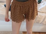 Braune Blumen Shorts M Damen - Bestensee