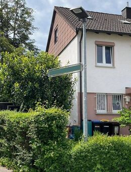 Großzügige Doppelhaushälfte mit Garten, sechs Zimmern und viel Potenzial - Kirchheim (Teck)