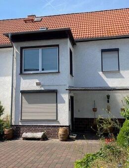 Einfamilienhaus in Reipisch mit Garten, Scheune und drei Garagen - Braunsbedra