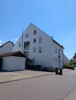 4 Zimmer Maisonette Wohnung in Waldsee mit Blick auf die pfälzer Berge + 2 Balkone, Keller und Garage! - Waldsee