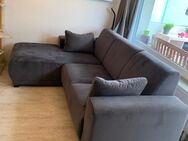 Modernes Sofa in grau inkl. Kissen - Köln