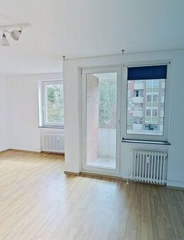 WOHNEN WO ANDERE URLAUB MACHEN: Helle 3-Zimmer-Wohnung mit BALKON - Emden