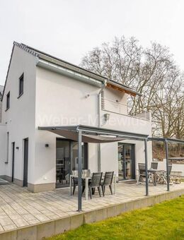 Neuwertiges Wohnhaus mit 2 Einheiten (BJ 2023, KfW 55, PVA, Wallbox, Gewährleistung bis 2028) - Bedburg