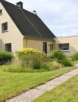 Ruhig & zentral: Charmante Doppelhaushälfte mit Garage und grüner Oase in beliebter Lage von Unna - Unna