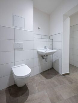 Ab 01.04.2026! 2-Raum-Wohnung in Sanierungsobjekt - Mit Aufzug und Balkon! - Görlitz