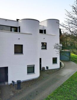 Moderne Perspektive: Reihenmittelhaus mit Aussicht, besten Energiewerten & Mieteinnahmen - Pforzheim