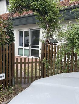 Helle Erdgeschosswohnung mit überdachtem Eingang, Terrasse und Stellplatz - Hude (Oldb)