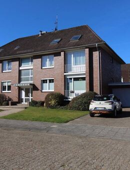 Charmante Dachgeschosswohnung mit großem Süd-Balkon in zentraler Lage und sehr guter Infrastruktur - Cuxhaven