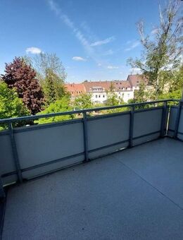 Wohnen in Freiberg! Schöne helle 1 RWG mit Balkon und Tageslichtbad! - Freiberg