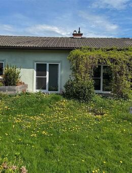 Modernisierter Bungalow mit Werkstattgarage und Wellnessbereich - ruhig wohnen in Hochburg-Ach - Burghausen