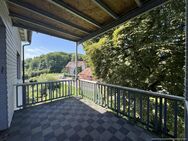 Helle 4-Zi-Wohnung mit Balkon und großer Garage (Wasseranschluss und Tageslicht) zentral und ruhig - Hechingen