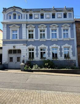 Liebhaberobjekt - einseitig angebautes historisches Vierfamilienhaus in Illingen zu verkaufen - Illingen (Saarland)
