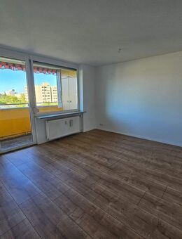 Frisch sanierte 3,5-Zi.-Wohnung mit Balkon & Designküche - Stein (Bayern)